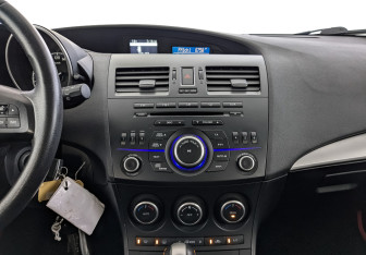 Подержанный автомобиль Mazda 3 Hatchback 2012 года (17 фото)