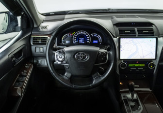 Подержанный автомобиль Toyota Camry Sedan 2012 года (12 фото)