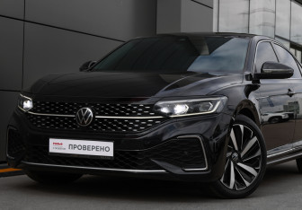 Подержанный автомобиль Volkswagen Passat Sedan 2021 года (24 фото)