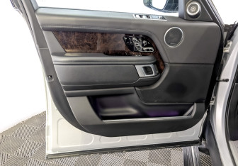 Подержанный автомобиль Land Rover Range Rover 2021 года (19 фото)