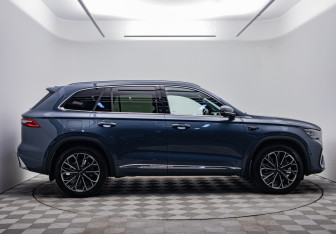 Подержанный автомобиль Geely Monjaro 2025 года (4 фото)