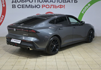 Подержанный автомобиль Changan UNI-V 2023 года (4 фото)