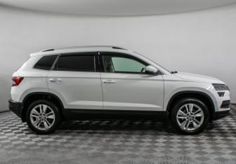 Подержанный автомобиль Skoda Karoq 2020 года (4 фото)