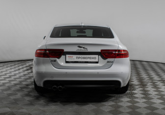 Подержанный автомобиль Jaguar XE 2016 года (7 фото)