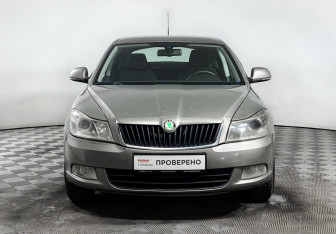 Подержанный автомобиль Skoda Octavia Liftback 2009 года (2 фото)