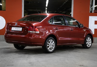 Подержанный автомобиль Volkswagen Polo Sedan 2013 года (5 фото)