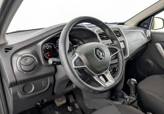 Подержанный автомобиль Renault Logan Sedan 2021 года (16 фото)