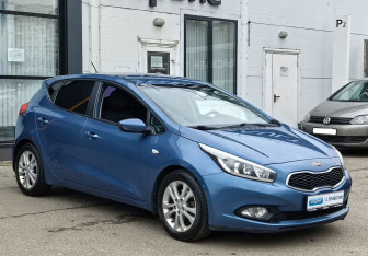 Подержанный автомобиль Kia Ceed Hatchback 2012 года (3 фото)