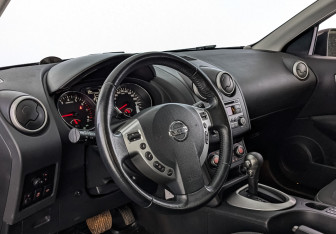 Подержанный автомобиль Nissan Qashqai 2012 года (15 фото)