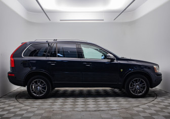 Подержанный автомобиль Volvo XC90 2006 года (4 фото)