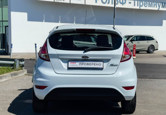 Подержанный автомобиль Ford Fiesta Hatchback 2016 года (6 фото)