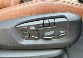 Подержанный автомобиль BMW X6 2015 года (12 фото)