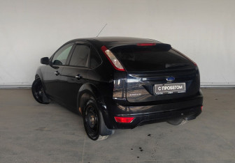 Подержанный автомобиль Ford Focus Hatchback 2010 года (6 фото)