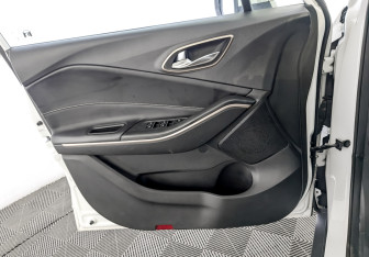 Подержанный автомобиль Москвич 3е 2023 года (19 фото)