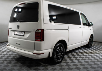 Подержанный автомобиль Volkswagen Caravelle 2016 года (5 фото)