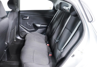 Подержанный автомобиль Kia Rio Sedan 2014 года (13 фото)