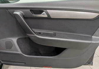 Подержанный автомобиль Volkswagen Passat Sedan 2012 года (19 фото)
