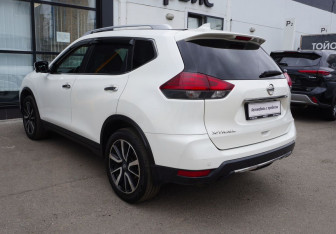Подержанный автомобиль Nissan X-Trail 2021 года (7 фото)