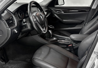 Подержанный автомобиль BMW X1 2012 года (20 фото)