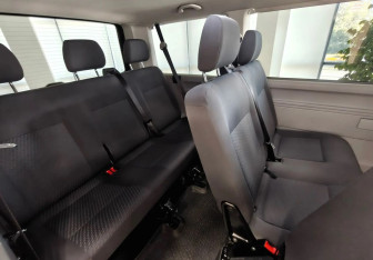 Подержанный автомобиль Volkswagen Caravelle 2014 года (17 фото)