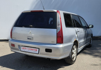 Подержанный автомобиль Mitsubishi Lancer Wagon 2005 года (5 фото)