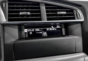 Подержанный автомобиль Citroen C4 Sedan 2015 года (23 фото)