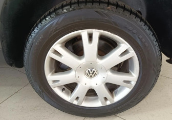 Подержанный автомобиль Volkswagen Touareg 2007 года (21 фото)