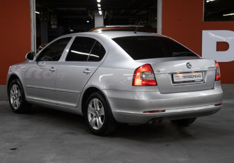 Подержанный автомобиль Skoda Octavia Liftback 2012 года (7 фото)