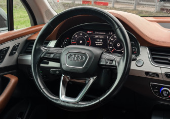Подержанный автомобиль Audi Q7 2016 года (14 фото)