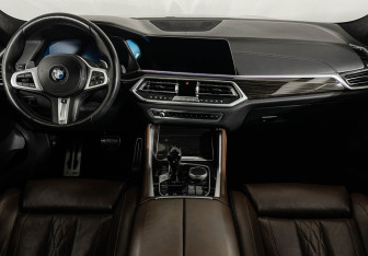 Подержанный автомобиль BMW X6 2020 года (12 фото)
