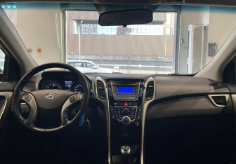 Подержанный автомобиль Hyundai i30 Hatchback 2012 года (11 фото)