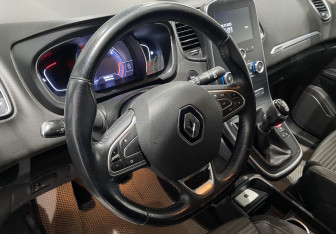 Подержанный автомобиль Renault Scenic 2017 года (13 фото)