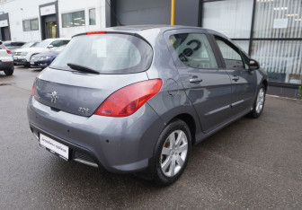 Подержанный автомобиль Peugeot 308 Hatchback 2010 года (5 фото)