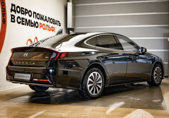 Подержанный автомобиль Hyundai Sonata 2021 года (4 фото)