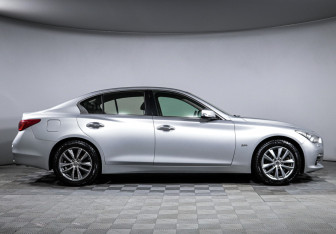 Подержанный автомобиль Infiniti Q50 2014 года (4 фото)