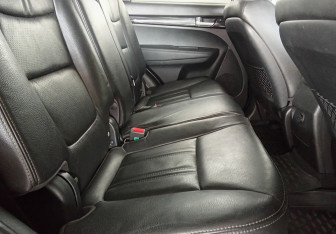 Подержанный автомобиль Kia Sorento 2010 года (10 фото)