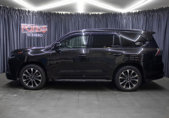 Подержанный автомобиль Lexus LX 2020 года (8 фото)