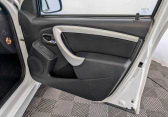 Подержанный автомобиль Nissan Terrano 2021 года (24 фото)