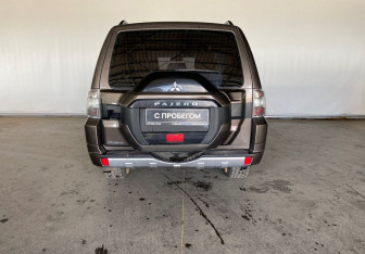 Подержанный автомобиль Mitsubishi Pajero 2014 года (5 фото)