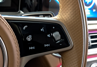 Подержанный автомобиль Hongqi H9 2023 года (30 фото)