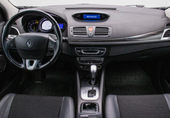Подержанный автомобиль Renault Megane Hatchback 2010 года (13 фото)