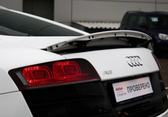 Подержанный автомобиль Audi R8 Coupe 2011 года (35 фото)
