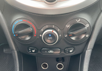 Подержанный автомобиль Hyundai Solaris Sedan 2012 года (15 фото)