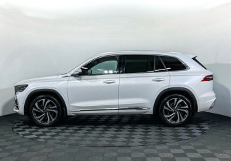 Подержанный автомобиль Geely Monjaro 2022 года (8 фото)