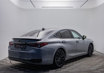 Подержанный автомобиль Lexus ES 2020 года (5 фото)
