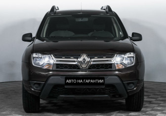 Подержанный автомобиль Renault Duster 2015 года (2 фото)