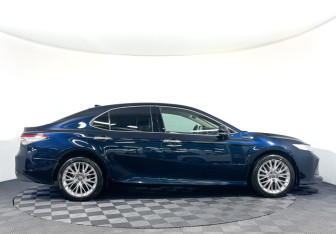 Подержанный автомобиль Toyota Camry Sedan 2020 года (4 фото)