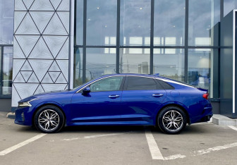 Подержанный автомобиль Kia K5 2021 года (8 фото)