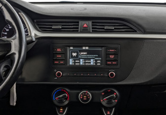 Подержанный автомобиль Kia Rio Hatchback 2021 года (16 фото)