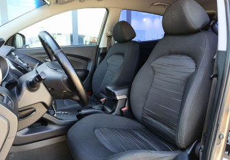 Подержанный автомобиль Hyundai ix35 2013 года (13 фото)